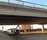 На Царевском мосту в створе Боевой в понедельник начнут укреплять балки спецконструкциями