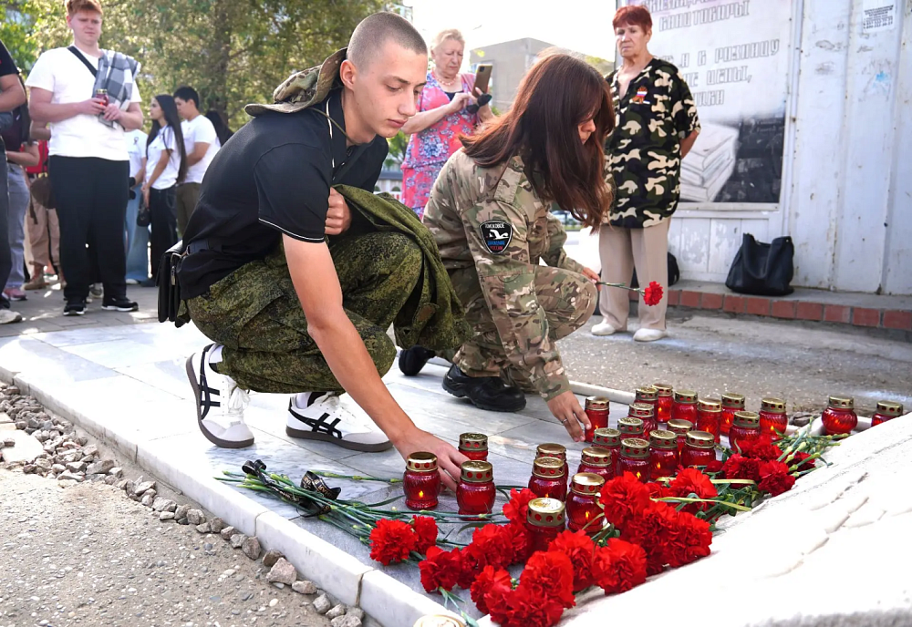 Астраханцы почтили память жертв теракта на Кировском рынке 