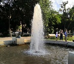 Фонтаны на площади Ленина в Астрахани починили