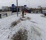 На расчистку снега и борьбу с гололедом в Астрахани вышло 220 коммунальщиков