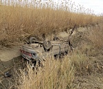 Под Астраханью опрокинулся автомобиль: водитель госпитализирован