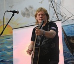 В астраханских колониях известные музыканты устроили шоу