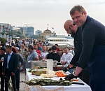 Ни хвоста, ни чешуи! ПУНКТ-А поздравляет астраханцев с Днем рыбака!