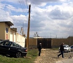 Иномарка протаранила здание на территории астраханского порта