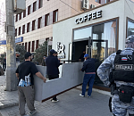 Незаконную кофейню в центре Астрахани выдворили с муниципальной земли