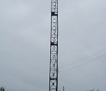 В Астрахани молодые люди пытались спилить 15-метровую осветительную вышку