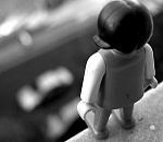 Астраханец угрожал спрыгнуть с железнодорожного моста