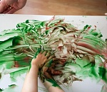 ЧУДО В ДЕТСКОЙ ЛАДОШКЕ. В Кургане трехлетний ребенок рисует руками картины