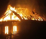 В полночь почти час горел жилой дом в астраханском селе из зоны дельты Волги 
