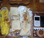 Астраханка приготовила шаурму с телефоном для конспирации