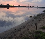 Рыбаки сообщают об астраханской реке, полной мазута