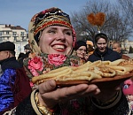 В Астрахани ярко провожали зиму. Фоторепортаж с празднования Масленицы от Максима Коротченко