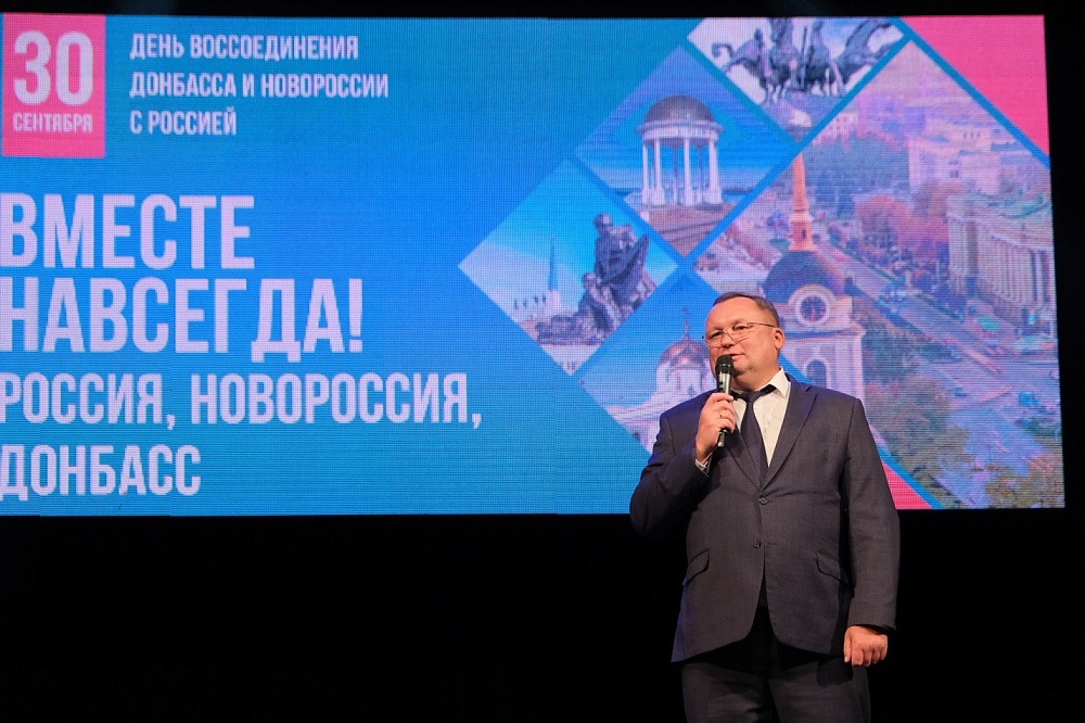 Концертом отметили в Астрахани День воссоединения Донбасса и Новороссии с Россией