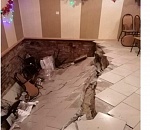 Следователи проводят проверку по факту обрушения пола в астраханском кафе во время поминок 