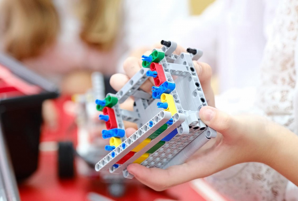 Игорь Мартынов встретился со школьниками Камызяка