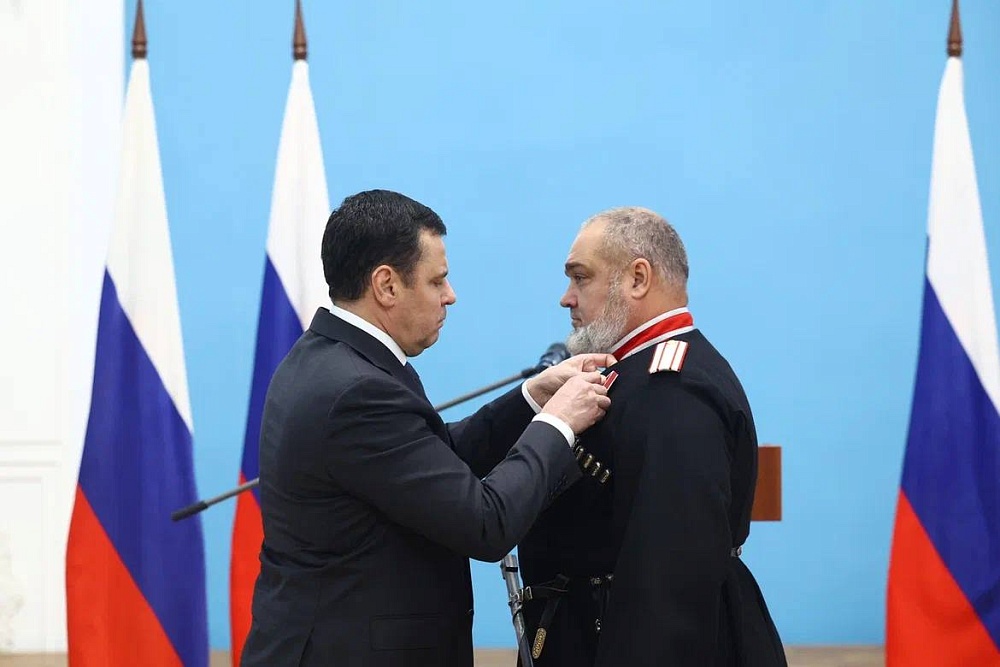 Помощник президента РФ наградил в Астрахани бойцов СВО