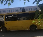 Астраханцев удивил пассажирский автобус, припарковавшийся в сквере в центре города