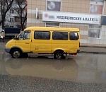 В Астрахани водитель неисправной маршрутки сбил человека и скрылся