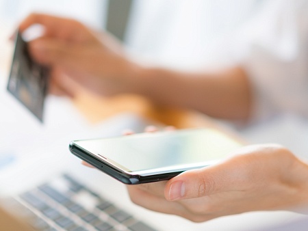 Переводы россиян на сумму свыше 2,4 млн в год попадут под автоматический контроль