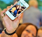 В Астрахани 13-летняя девочка упала с крыши дома, пытаясь сделать селфи