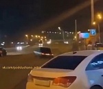 Очередной гонщик "без головы" взлетел на Новый мост в Астрахани: видео