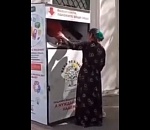 У цыганки, которая воровала с благотворительного шкафчика в Астрахани, 11 детей