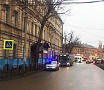 В Астрахани пенсионерка упала в автобусе и сломала себе бедро