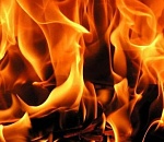 Ночью в Астрахани сгорели жилой дом и автомобиль