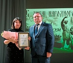 В преддверии 4 ноября Игорь Мартынов вручил жителям Камызякского района благодарственные письма