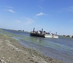 В Астраханской области паром унесло вместе с машинами