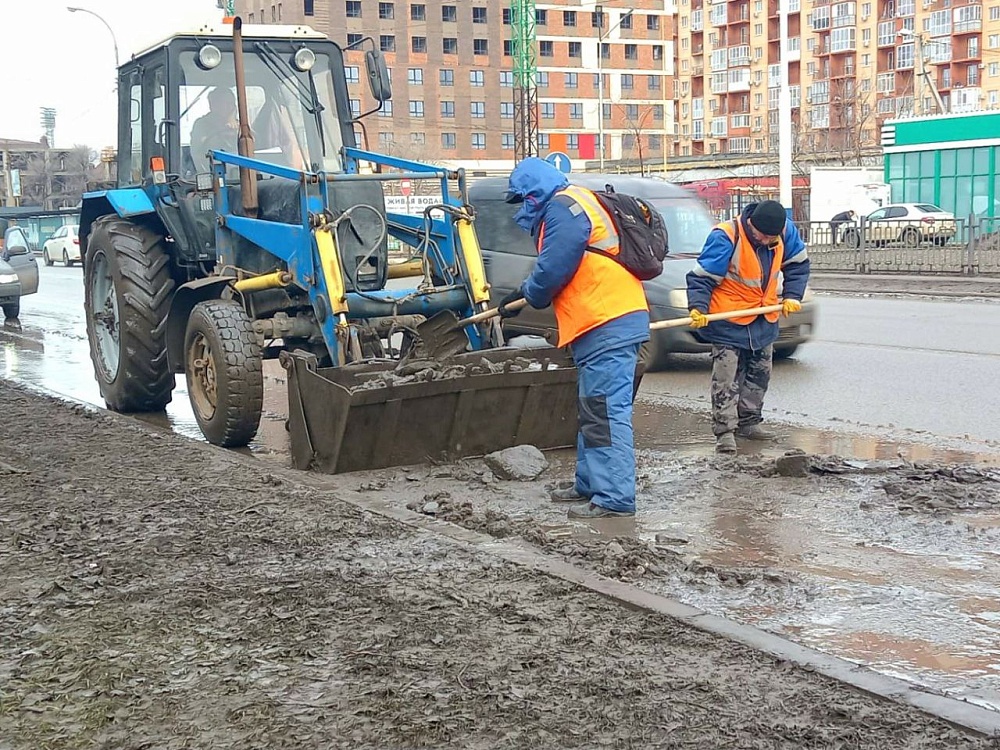 Астрахань очищают от грязи