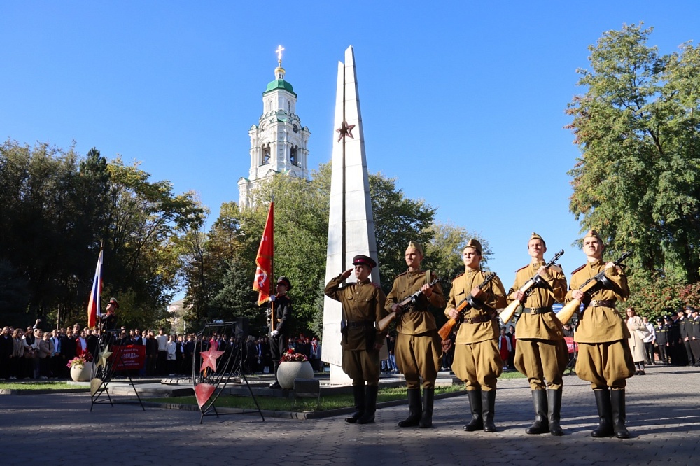 Депутаты Думы Астраханской области почтили память воинов 28-й Краснознаменной армии