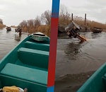 Трагедия под Астраханью: утонул экскаватор, водителя ищут водолазы