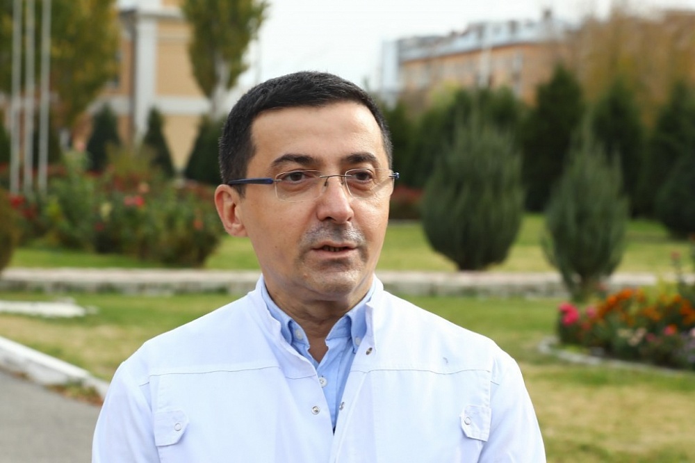 Главный реаниматолог астраханского минздрава: Поставить больного коронавирусом на ноги становится всё сложнее