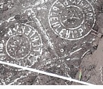 При закладке Аллеи Жириновского нашли антикварную плитку XIX века с загадочными буквами ХТБЭБ