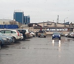 Эвакуаторы добрались и до парковки возле "Элко"