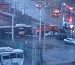 В Астрахани ночью вывезли троллейбус