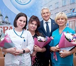 Сотни астраханцев присоединились к акции «Не забудьте поздравить своих докторов»