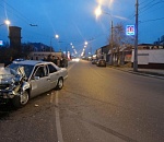 В Астрахани водитель иномарки, лишенный прав, врезался в автобус