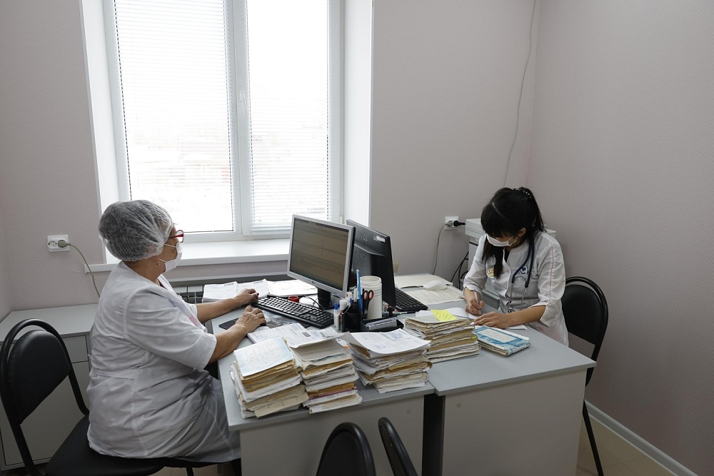 Более 55 врачей уехали работать в астраханские села по программе «Земский доктор»