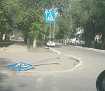 В Астрахани приуныл дорожный знак