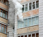 Астраханка выбросилась из окна горящей квартиры