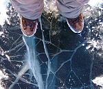 В Астраханской области дети провалились под лед, еще 9 человек застряли на острове