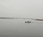 Лодка с тремя людьми на борту перевернулась на Волге в Астрахани