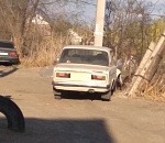 В Астрахани водитель врезался в столб ЛЭП и лишил электричества несколько домов