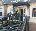 В Астрахани горит пекарня