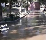 Улица Адмирала Нахимова в Астрахани поплыла: видео