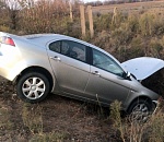 На астраханской трассе иномарка развернулась прямо в кювет