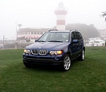 В Астрахани мужчина за долги лишился джипа: автомобиль забрали прямо на улице