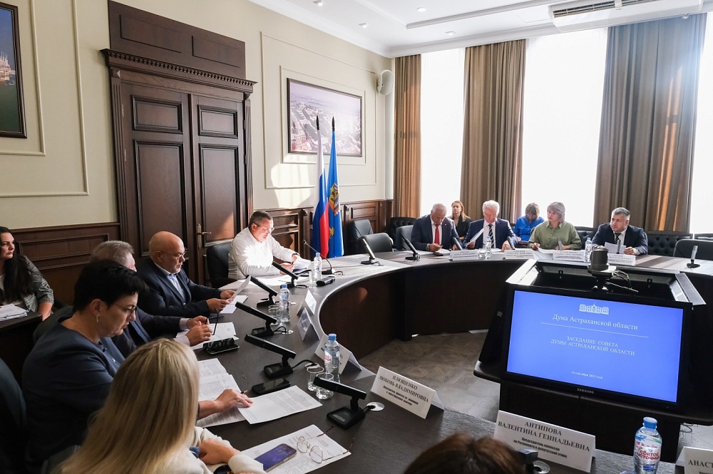  Игорь Мартынов вместе с депутатами рассмотрит законопроект о выплатах для контрактников 